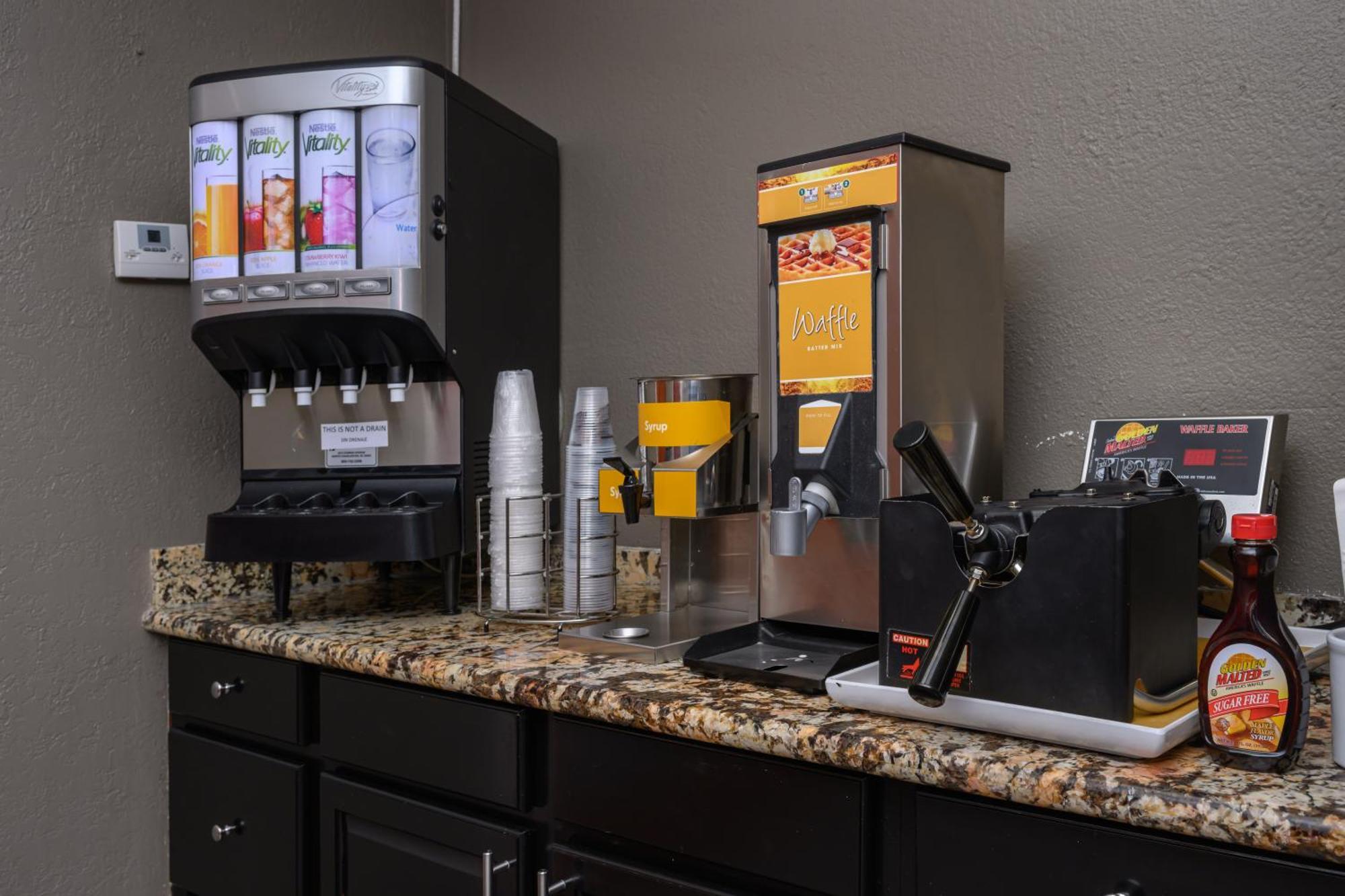 Quality Inn & Suites Lexington Ngoại thất bức ảnh